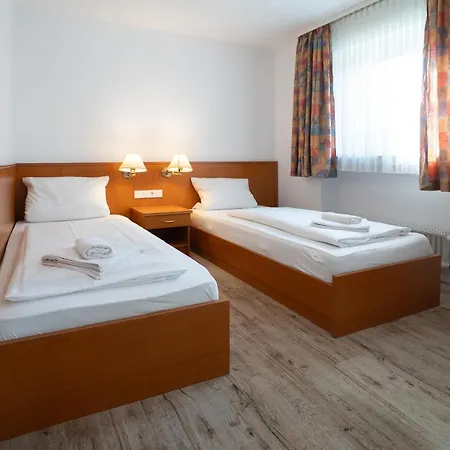 Zur Post Hotel *