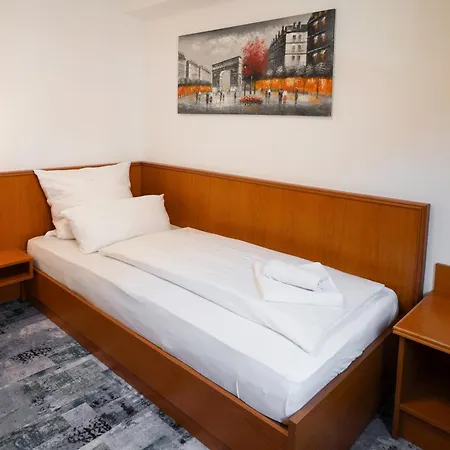 Zur Post Hotel *