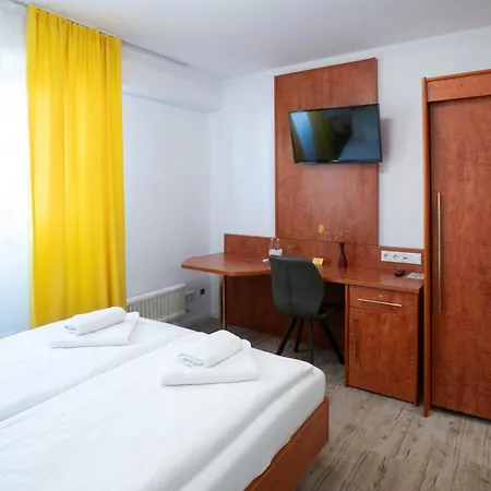 Zur Post Hotel *